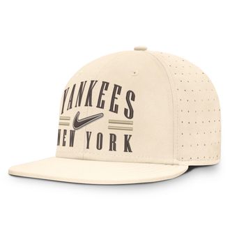 Nike New York Yankees True Nike Mens AeroBill MLB Fitted Hat in White | NB540GONNK-K6Q