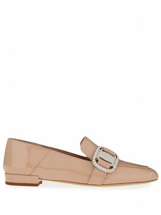Ferragamo Womens Vara Patent Leather Chain Loafers In Beige