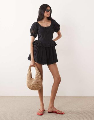 Miss Selfridge Tuta corta milkmaid in mussola nera con dettagli in pizzo-Nero