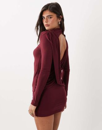 Asos vestito mini fasciante con spalle scoperte e dettaglio drappeggiato sul retro in bordeaux-Rosso