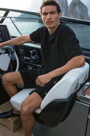 Alo | Coastline Knit Short Sleeve Polo Top in Black, Size: Medium