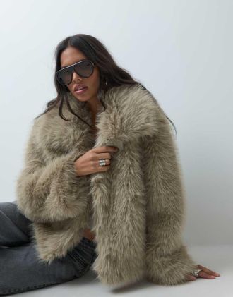 Asos giacca corta con colletto in pelliccia sintetica marrone chiaro