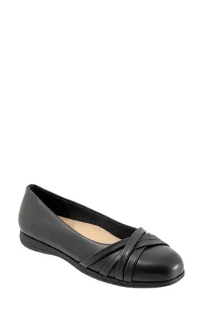 Trotters Daphne Flat in Black at Nordstrom, Size 6.5