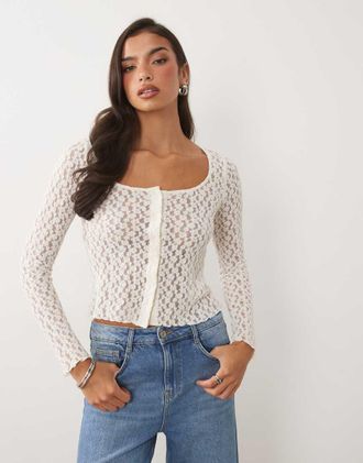 Nobody's Child Top a maniche lunghe bianco in pizzo con scollo a barchetta