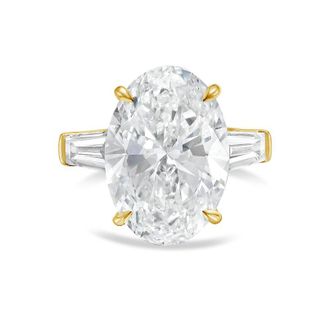 Diana M. Jewels 18kt yellow gold 12ct lab grown oval diamond ring with baguettes on the sides