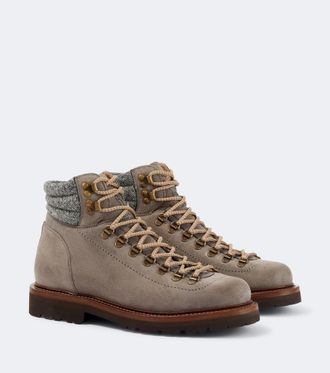 Brunello Cucinelli Botas con cordones de ante