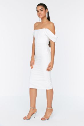 Trendyol Vrouwelijk Off-shoulder Carmen Kraag Bodycon Midi Jurk