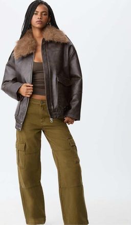 Stradivarius Giacca in pelle sintetica marrone oversize a contrasto-Grigio