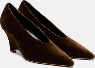 Le Monde Beryl Le Monde B&eacute;ryl Victoria 70 velvet wedges