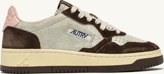Autry MEDALIST LOW SNEAKERS IN SILVER AND MUSTANG SUGAR SUEDE