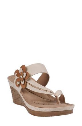 GC SHOES Taryn Flower Wedge Sandal in Beige at Nordstrom Rack, Size 7.5