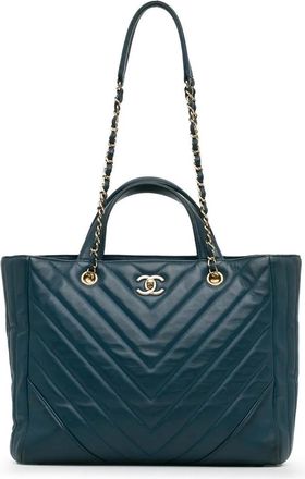 Chanel Hobo Bags - 2017-2018 CC Chevron Calfskin Statement Shopping T - Gr. unisize - in Blau - für Damen