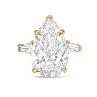 Diana M. Jewels 18kt yellow gold 15ct lab grown pear diamond ring with baguettes on the sides
