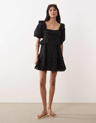 Miss Selfridge Vestito milkmaid in pizzo nero con volant