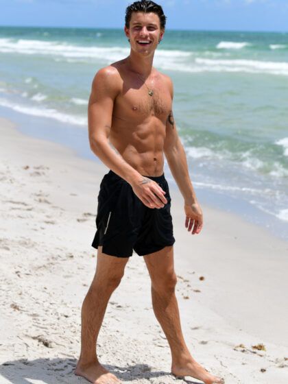 Le 5 tendenze costumi uomo definitive dell’estate 2025