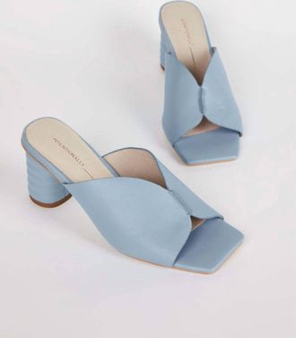 Intentionally blank Womens Kamika Heel In Sky