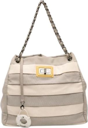 Chanel Pre-owned Shoulder Bags, female, Gray, Size: ONE SIZE Pre-owned Nylon Tote
