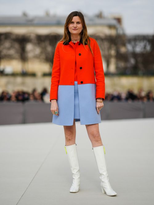 Eugenie Trochu trägt ein cooles Colorblocking Ensemble in Paris
