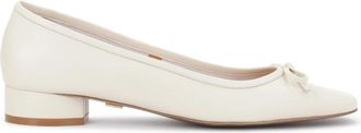 Kazar Witte leren lage hakken pumps - Dames - Pumps - Wit - 38 EU - Leer - Schoenen