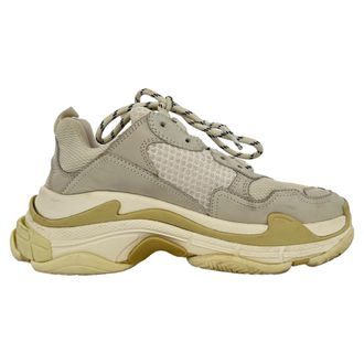 Balenciaga Balenciaga Triple S sneakers in cr&egrave;mekleurig nylon
