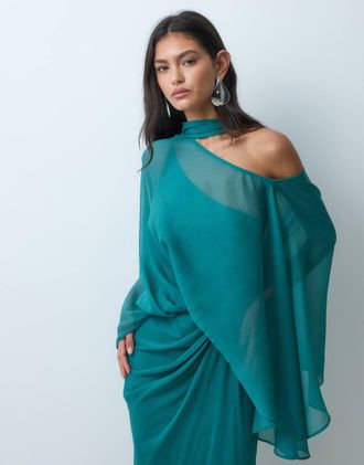 Asos vestito maxi in chiffon a spalle scoperte con mantella e sciarpa, verde petrolio-Blu