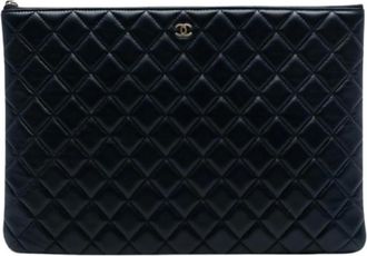 Chanel Pre-owned Clutches, female, Blue, Size: ONE SIZE Pre-owned Quilted Lambskin Clutch