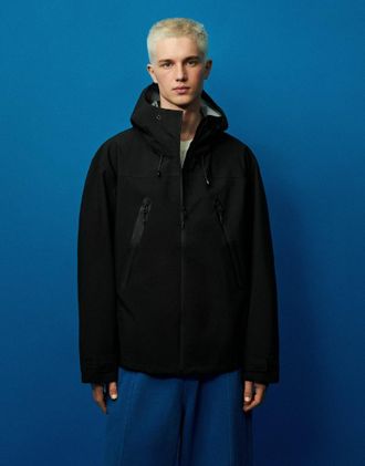 Bershka giacca tecnica impermeabile Out of Core nera-Nero