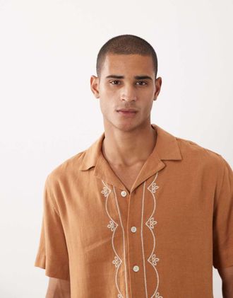Abercrombie & Fitch Camicia a maniche corte in misto lino marrone chiaro con ricamo stile resort