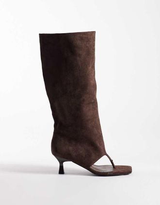 Public Desire Margot - Stivali al ginocchio modello infradito in camoscio sintetico color cioccolato-Marrone