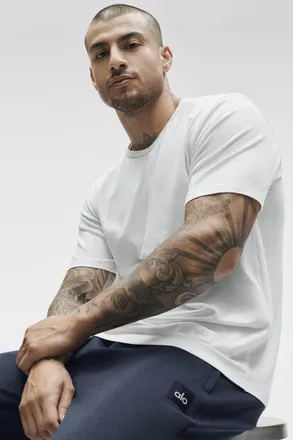 Alo | Essential Short Sleeve Street T-Shirt in White, Size: Medium