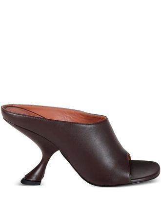 Amina Muaddi Uma sandalen met open neus - Bruin