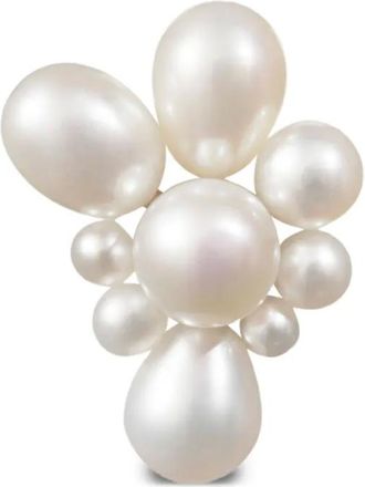 Sophie Bille Brahe 14K yellow gold Petite Amis Fleur freshwater pearl earring - White