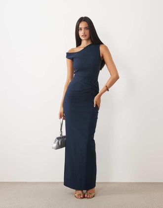 Vesper vestito lungo asimmetrico con spalle scoperte e arricciatura sul davanti in navy-blu navy