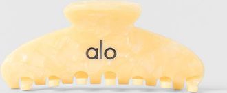 Alo | 90s Claw Clip in Candlelight Yellow Shell