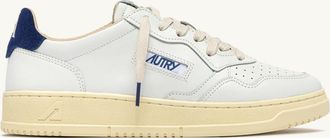 Autry MEDALIST LOW SNEAKERS IN WHITE LEATHER AND BLUE DEPTHS SUEDE