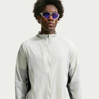 Nike Mens Nike ACG Aireez UV Protection Jacket in Green | IF2104-020