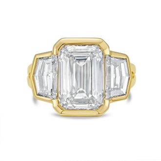 Diana M. Jewels 18kt Yellow Gold Lab Grown 15.00 ct Emerald Diamond 3-Stone Bezel Ring