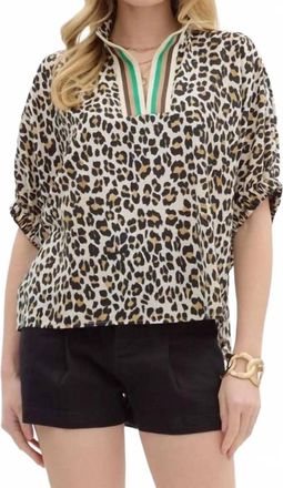 Entro Pop Collar Top In Leopard