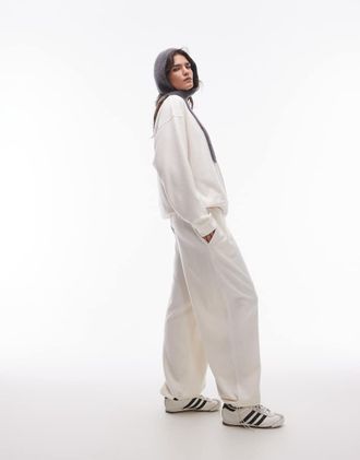 Topshop Joggers spazzolati color crema con fondo elasticizzato-Bianco