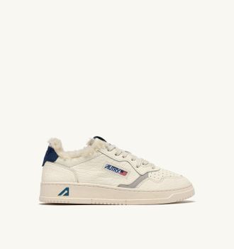 Autry SNEAKERS MEDALIST LOW IN PELLE E SHEARLING BLUE DEPTHS E VAPOR