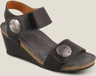 Taos Womens Carousel 3 Leather Wedge Sandal In Black