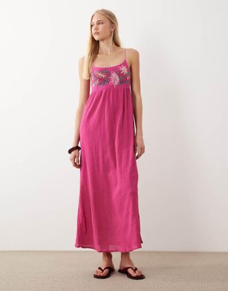 Accessorize Vestito lungo rosa acceso con ricami e allacciatura sul retro