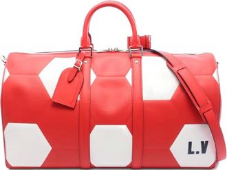 Louis Vuitton x FIFA 2018 Keepall Bandouli&egrave;re 50 shopper met reli&euml;f - Rood