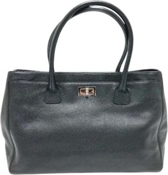 Chanel Pre-owned Handbags, female, Black, Size: ONE SIZE Pre-owned Leather chanel-bags