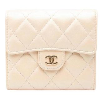 Chanel Pre-owned Wallets, female, Beige, Size: ONE SIZE Pre-owned Quilted Lambskin Wallet