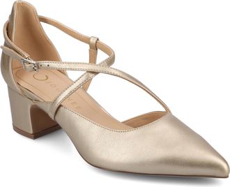 Journee Collection Women & apos;s Galvinn Medium and Wide Width Pumps