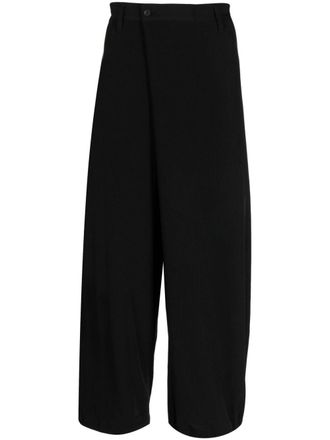 Yohji Yamamoto asymmetric cropped trousers - men - Triacetate/Polyester - 3 - Black