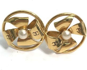 Chanel Metal Clip Earrings (Pre-Owned)