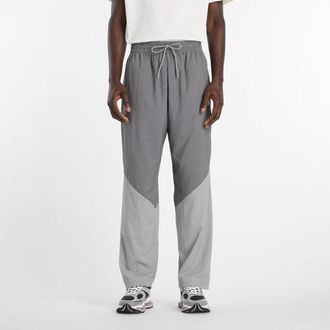New Balance Hombre Sport Legacy Pant en Gris, Nylon, Talla XL