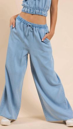 Sadie & Sage Its Pouring Elastic Drawstring Pant In Light Chambray